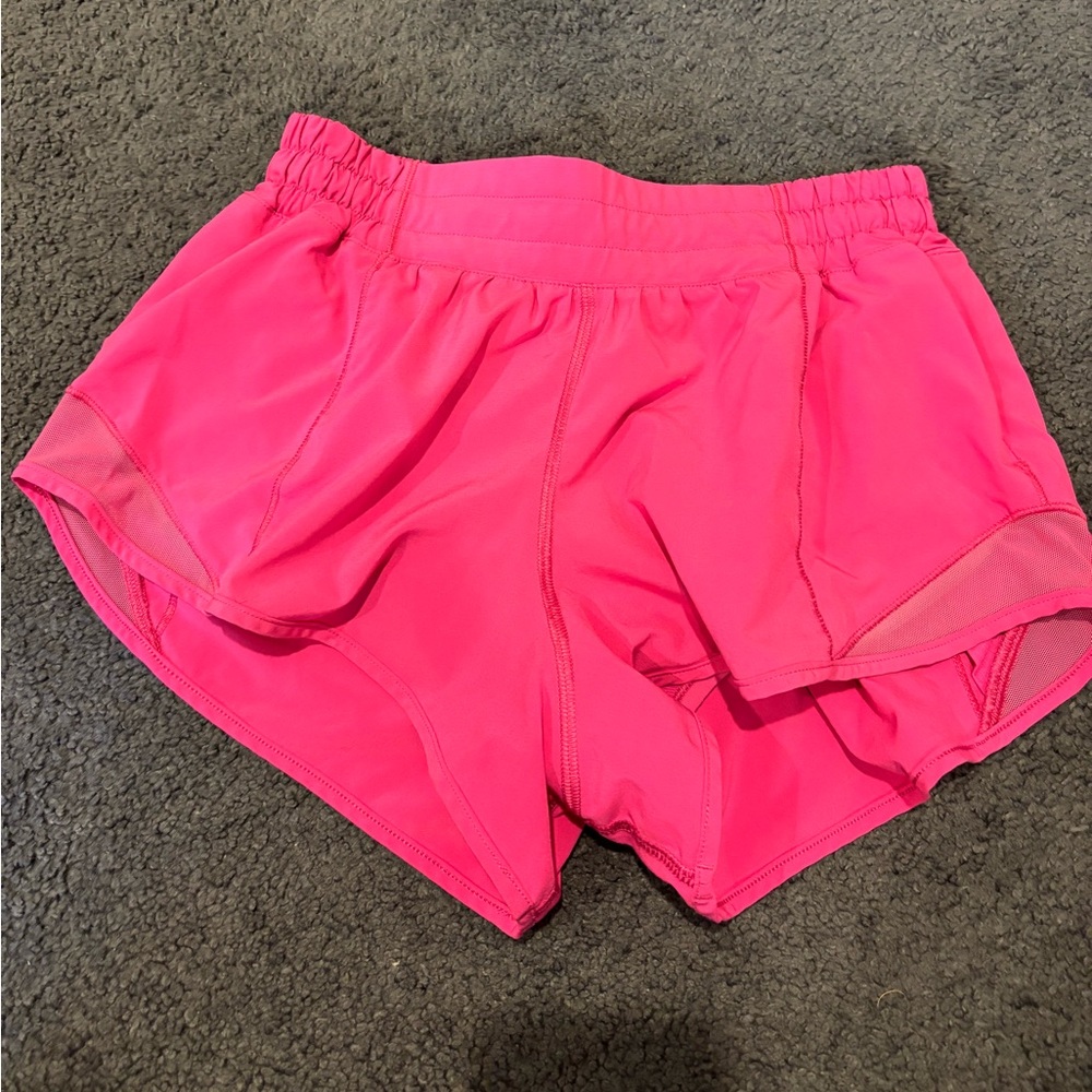 lululemonn sonic pink hotty hot shorts 2.5”